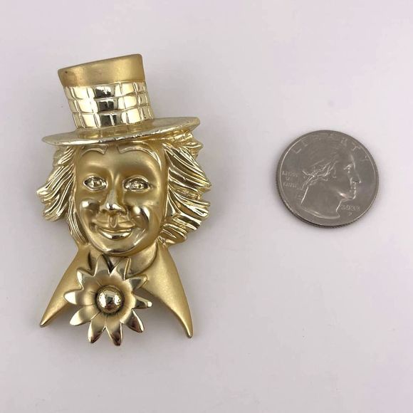 Vintage‎ Gold Tone Clown With Hat Flower Statement Brooch Pin - Picture 1 of 3